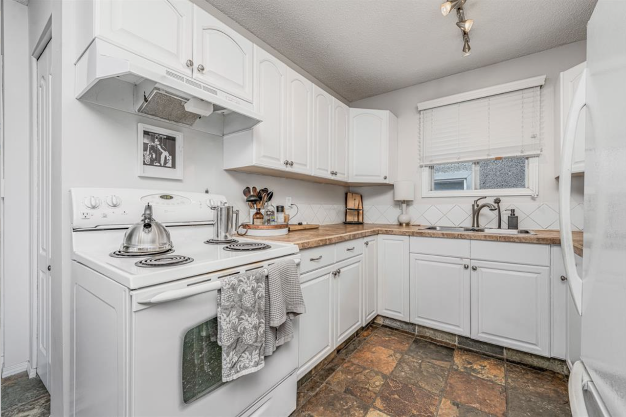 1424 11 Ave Se - Photo 6 of 14