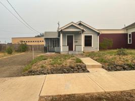 featured image of 663 Se Parrott St