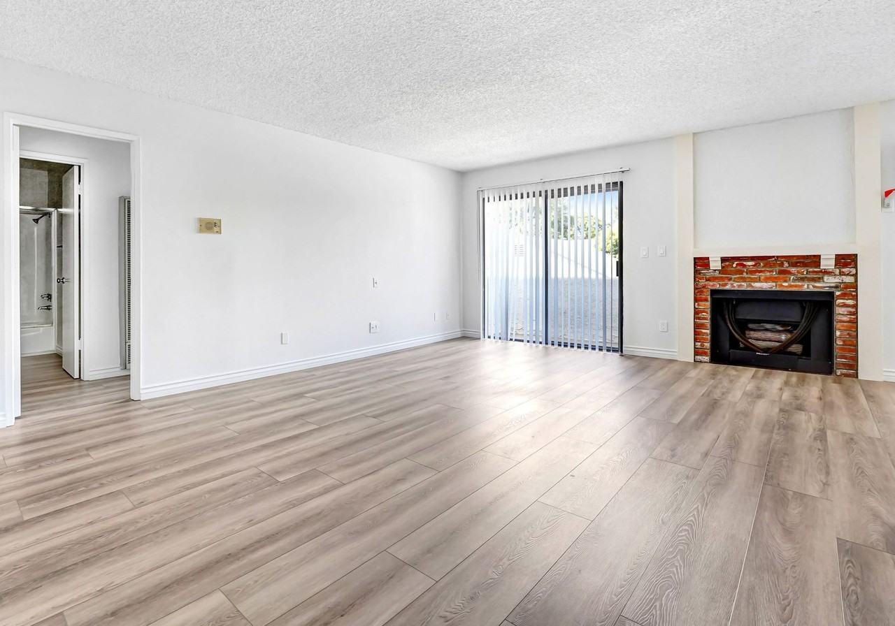 3415 McLaughlin Ave in Mar Vista!  Steps to toe Mar Vista Rec Center! - Photo 2 of 3