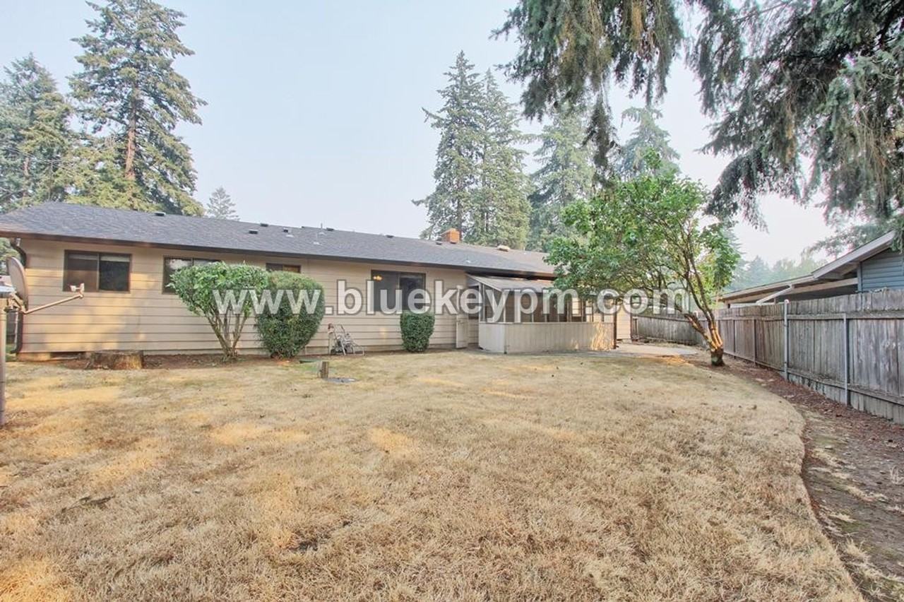 1102 Ne 125th Ave - Photo 3 of 16