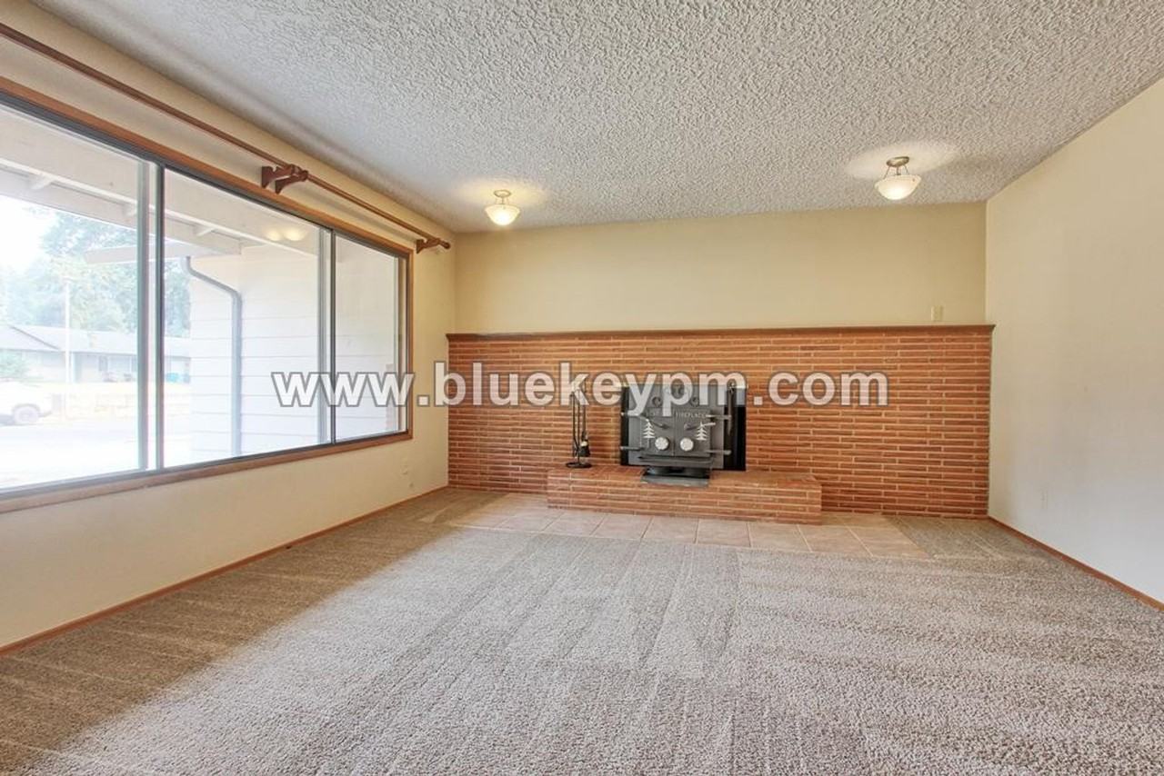 1102 Ne 125th Ave - Photo 5 of 16