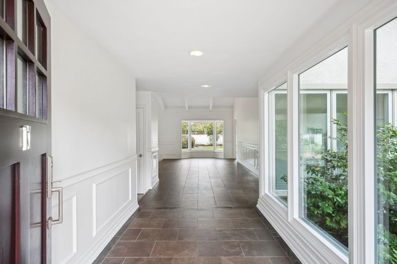 17 Pinehurst Ln - Photo 3 of 33