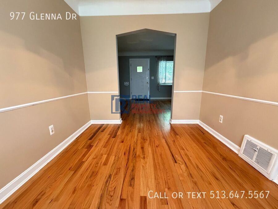 977 Glenna Dr - Photo 3 of 18