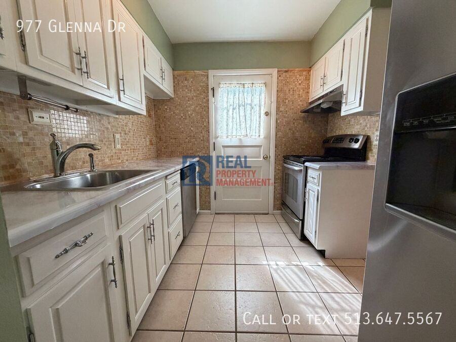 977 Glenna Dr - Photo 5 of 18