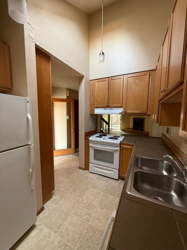 3131 Bell Dr - Photo 2 of 17