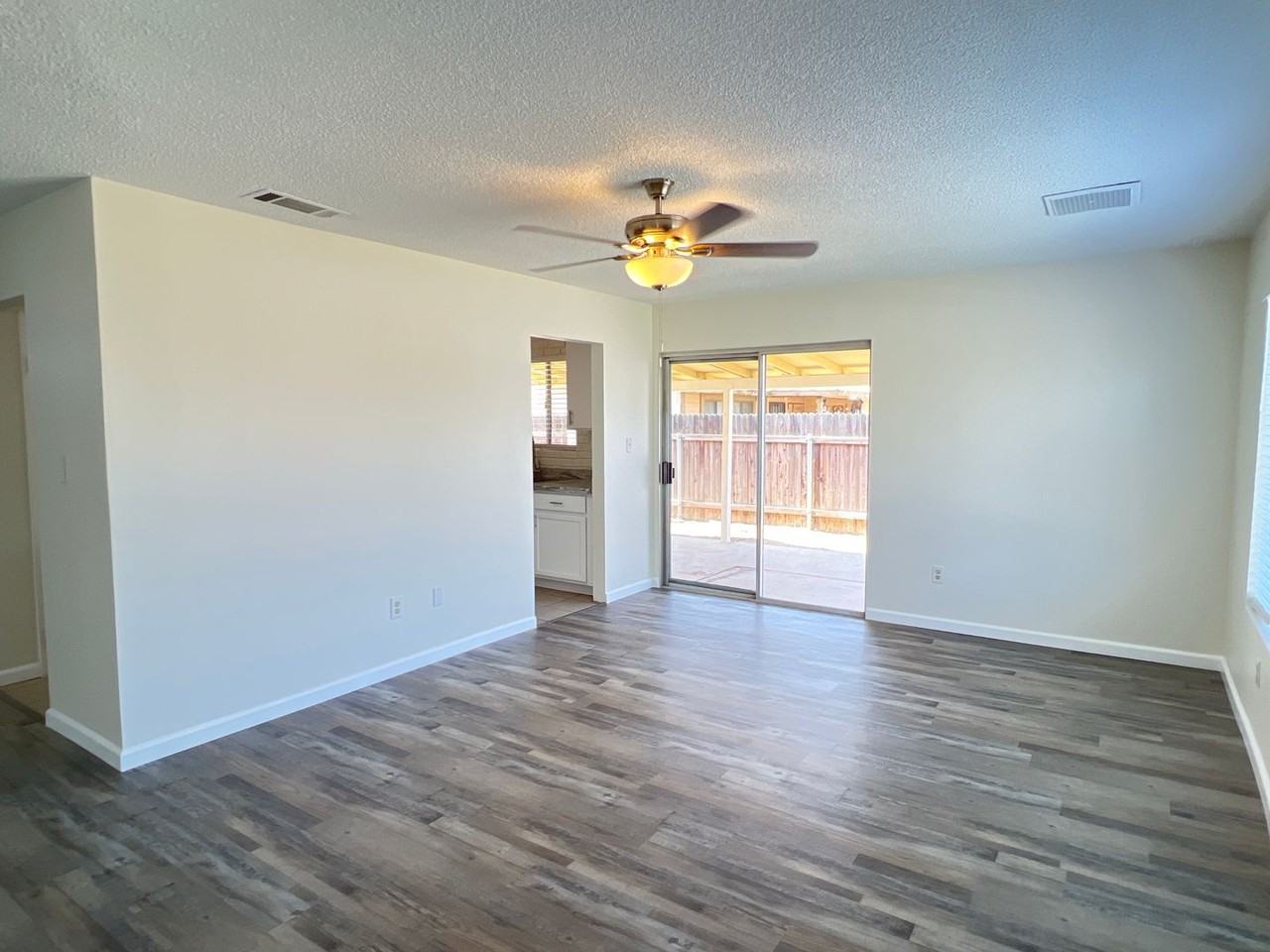 10917 Cave Ave - Photo 3 of 25