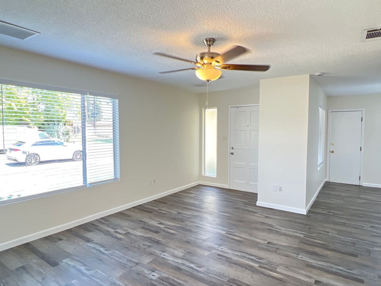 10917 Cave Ave - Photo 5 of 25