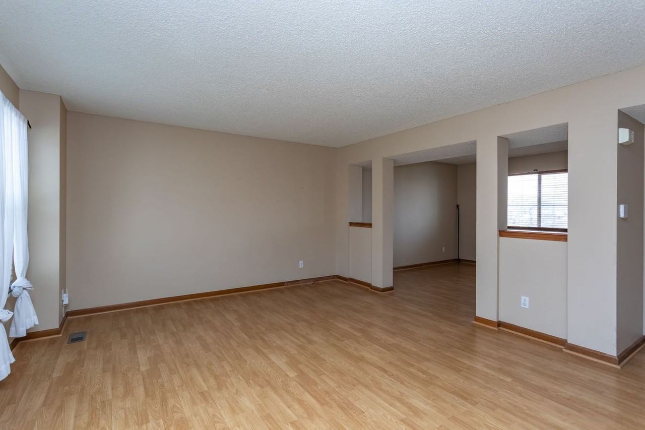 1130 Pond Side Dr - Photo 6 of 40