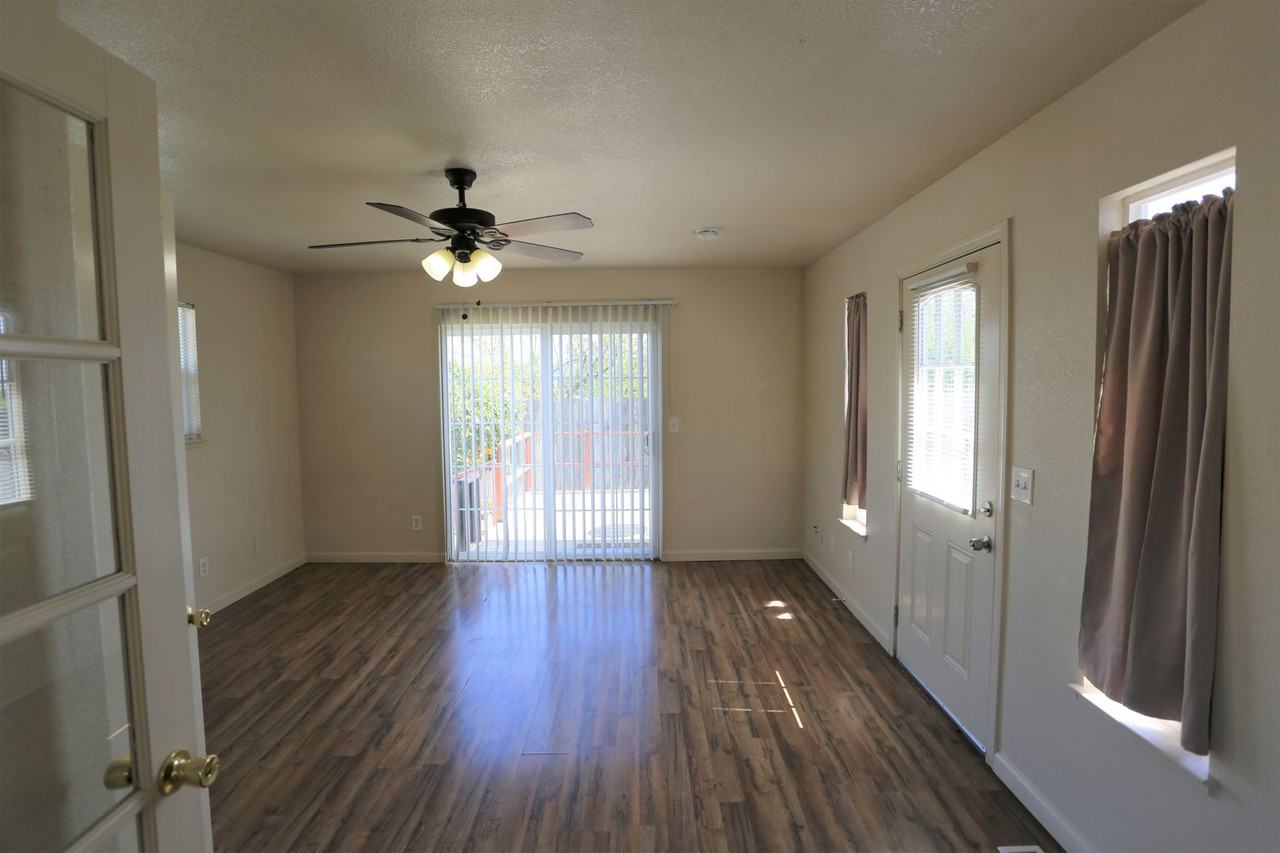 1613 Fig Ave #A - Photo 4 of 26