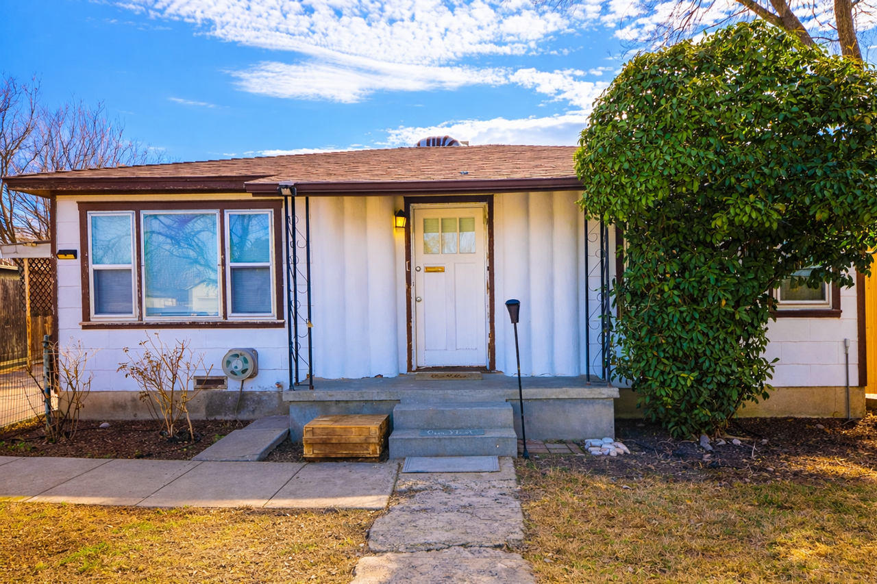 1012 Crescent Dr