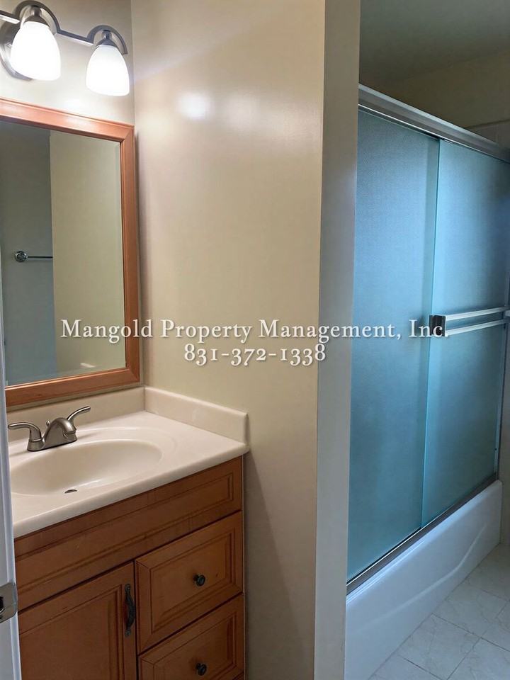 844 Newton St - Photo 7 of 15