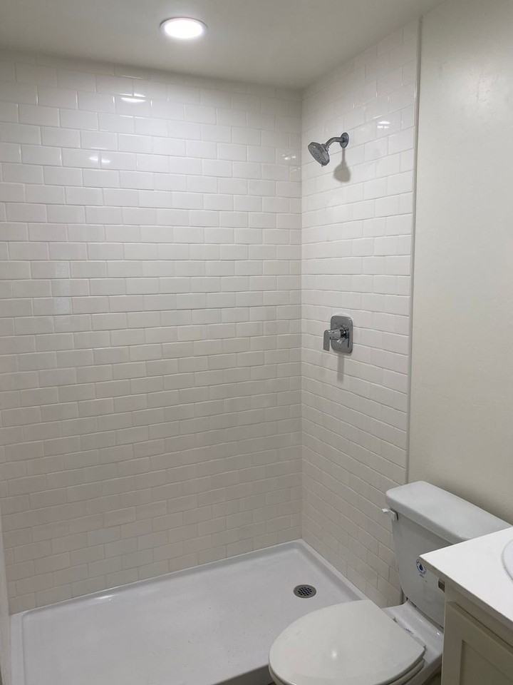 3201 Mesa Dr - Photo 4 of 10