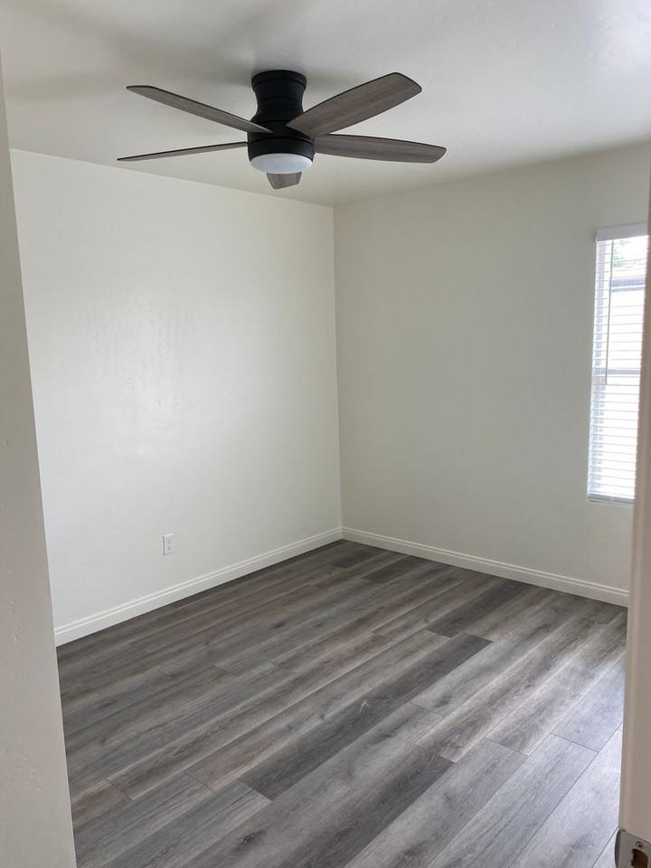 3201 Mesa Dr - Photo 5 of 10