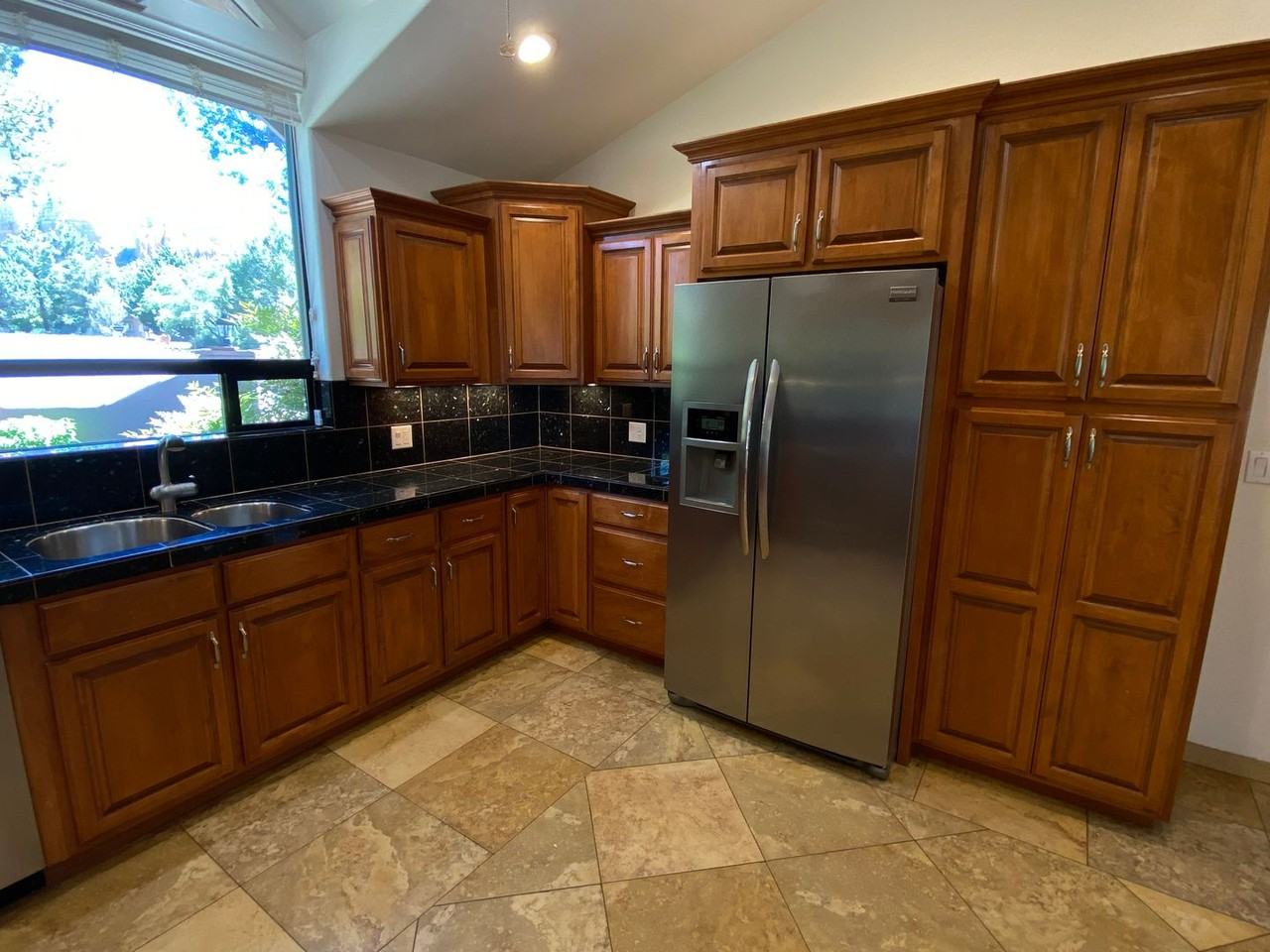 2285 Sanborn Dr - Photo 6 of 27