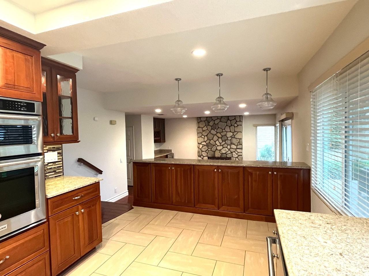 926 S Essex Rd - Photo 6 of 23