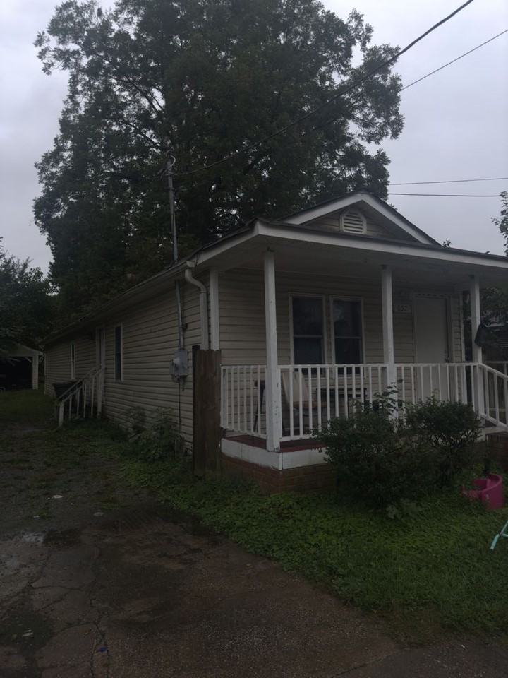 657 2nd Ave - Photo 3 of 5