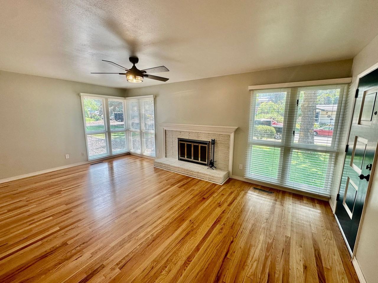 3907 E 11th Ave - Photo 3 of 22