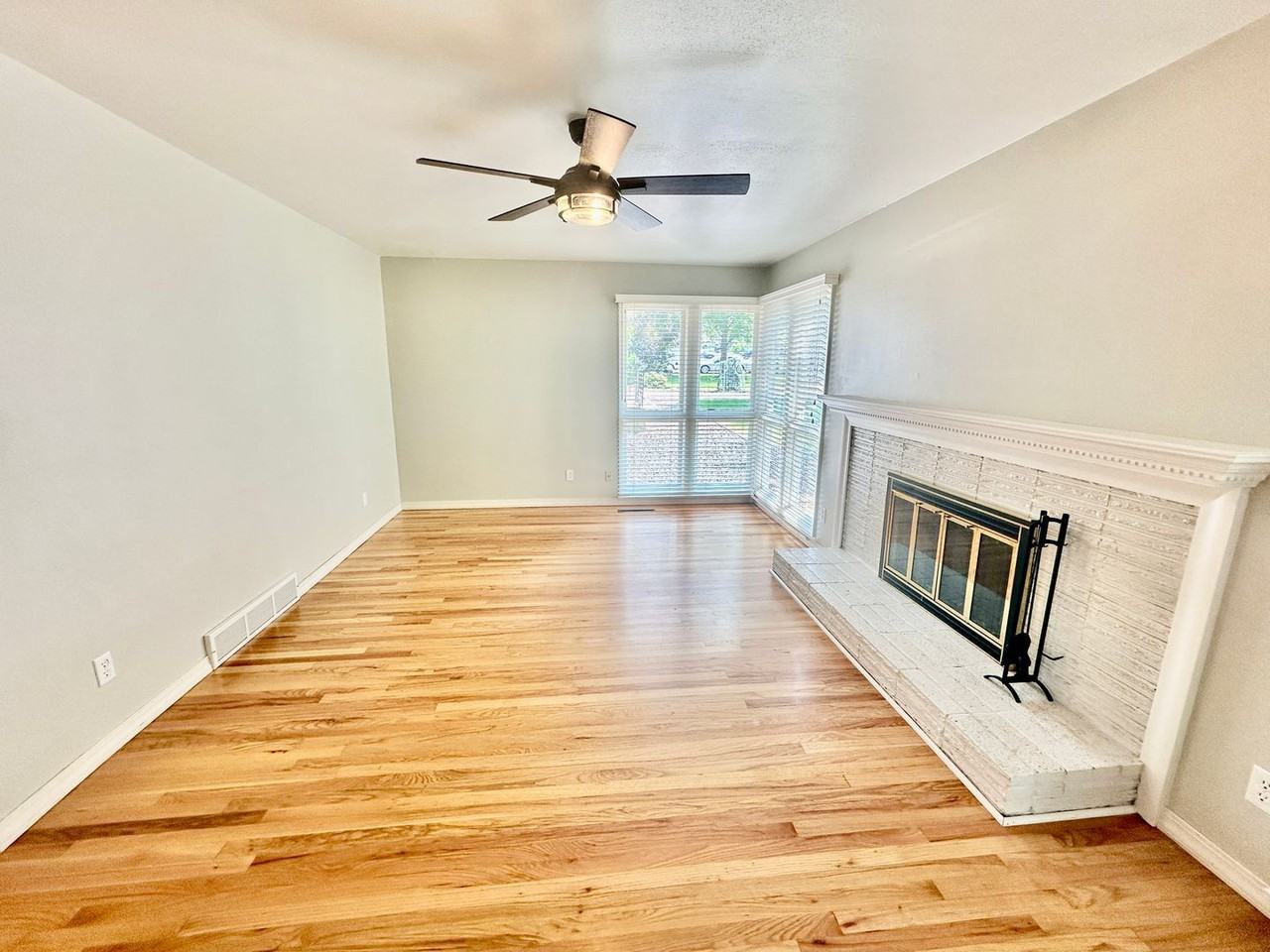 3907 E 11th Ave - Photo 4 of 22