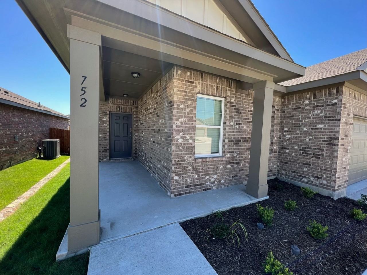 752 Richmond Dr - Photo 3 of 35