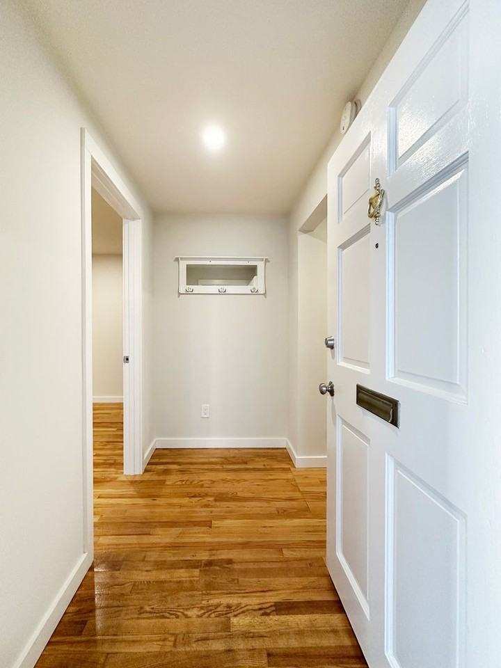 1111 34th Ave - Photo 3 of 17