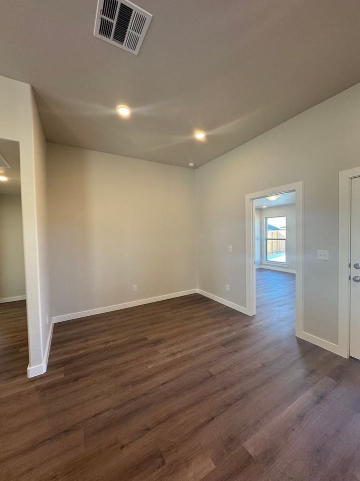 6508 Lewisville Ln - Photo 5 of 14