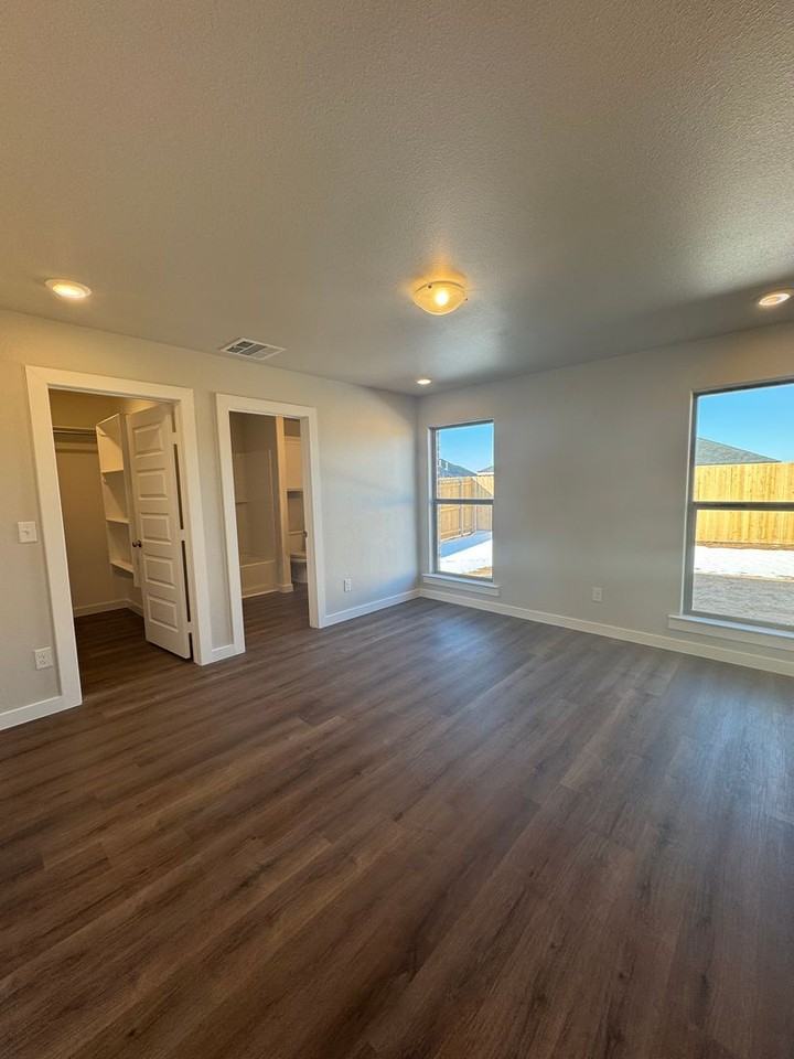 6508 Lewisville Ln - Photo 6 of 14