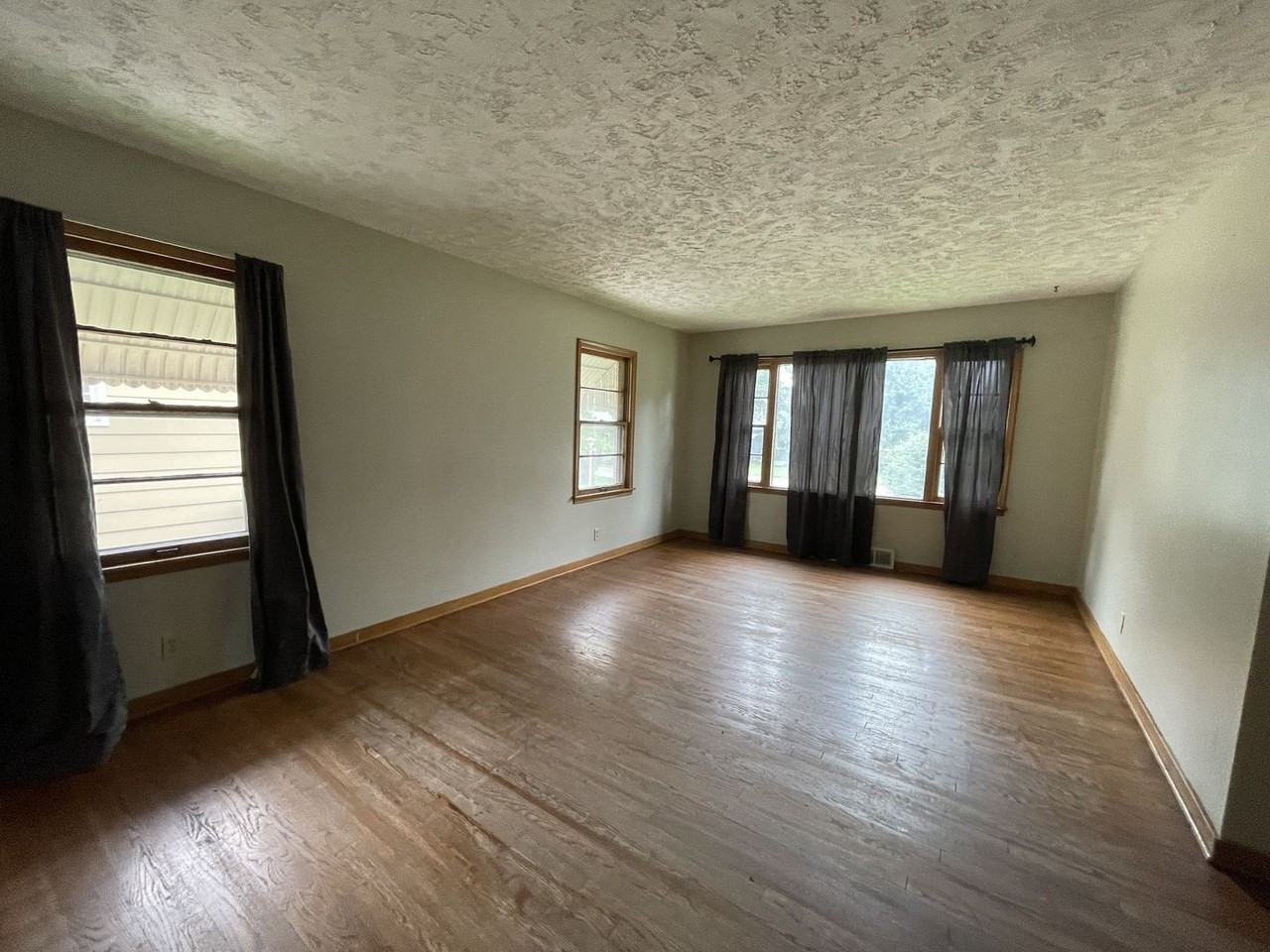 5015 Marinda St - Photo 2 of 10
