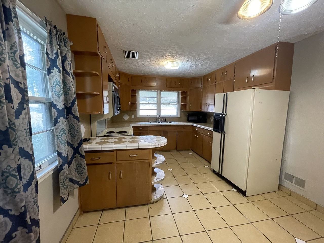5015 Marinda St - Photo 5 of 10