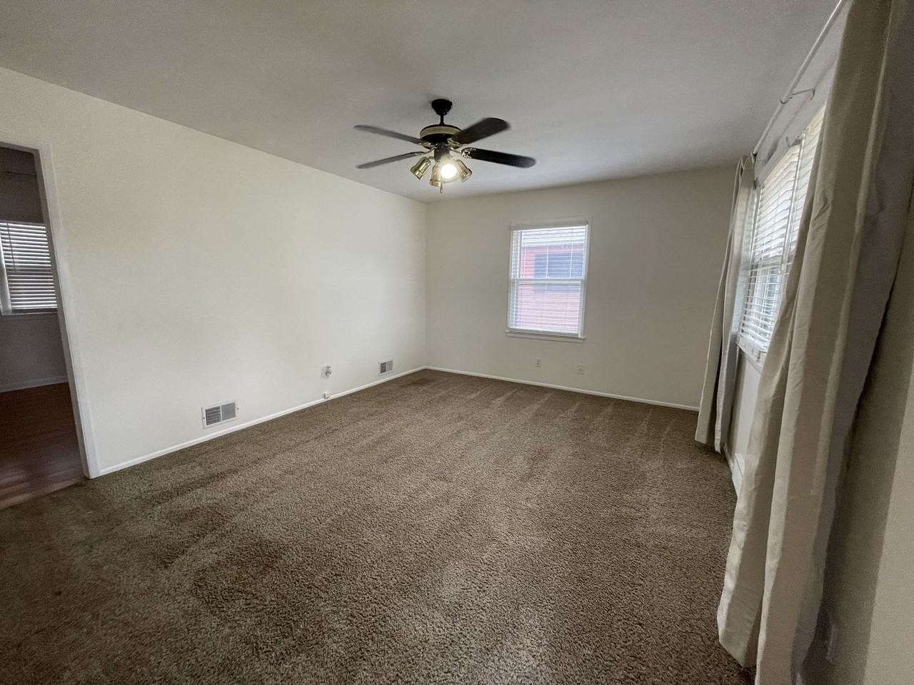 4303 S 61st Ave - Photo 2 of 9
