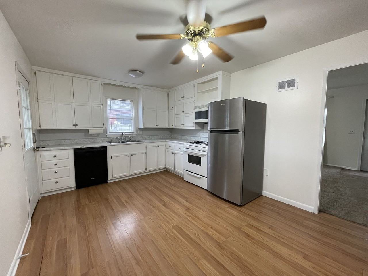 4303 S 61st Ave - Photo 3 of 9