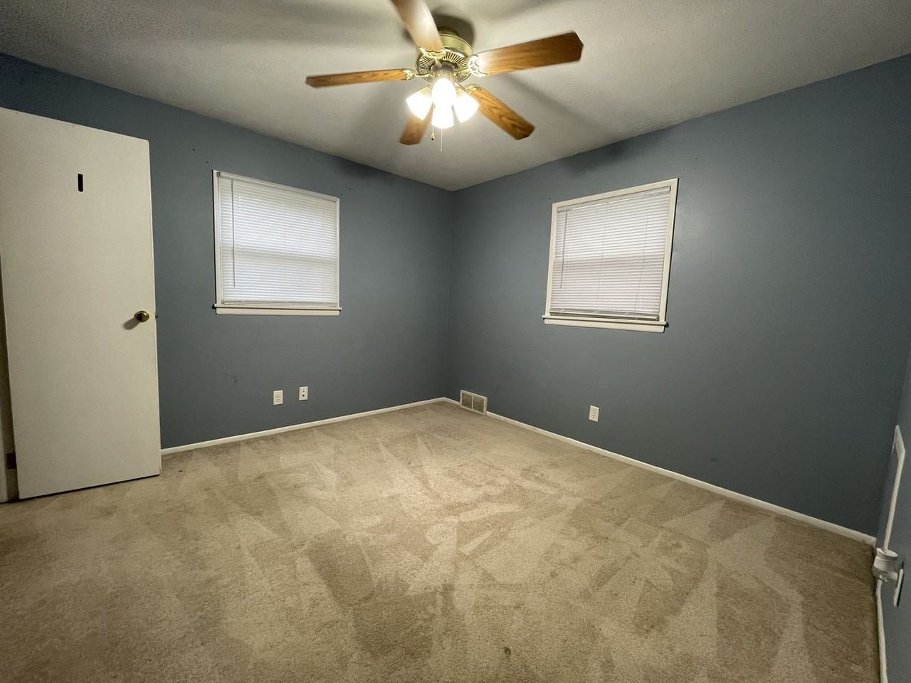 4303 S 61st Ave - Photo 4 of 9