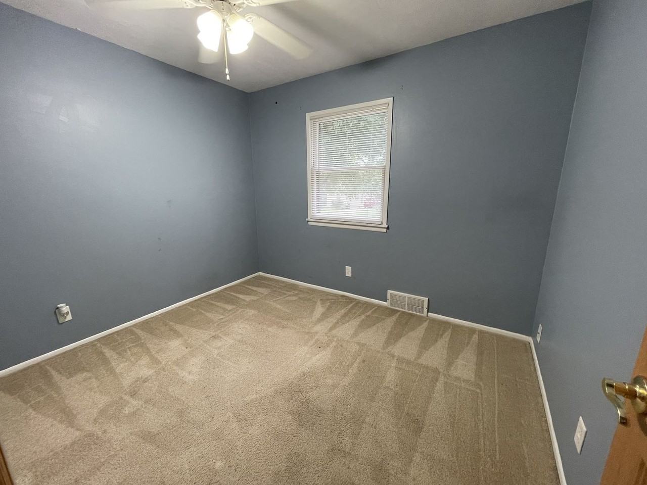 4303 S 61st Ave - Photo 5 of 9