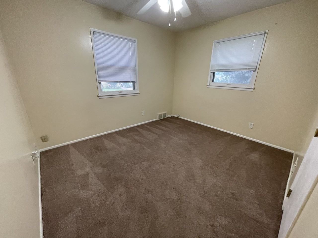 4303 S 61st Ave - Photo 6 of 9