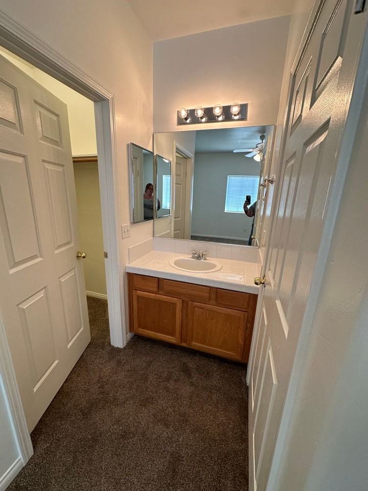 3124 Park Meadows Drive Bakersfield, CA 93308 - Photo 5 of 10