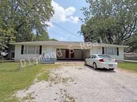 featured image of 3102/3104 N Howard Ave