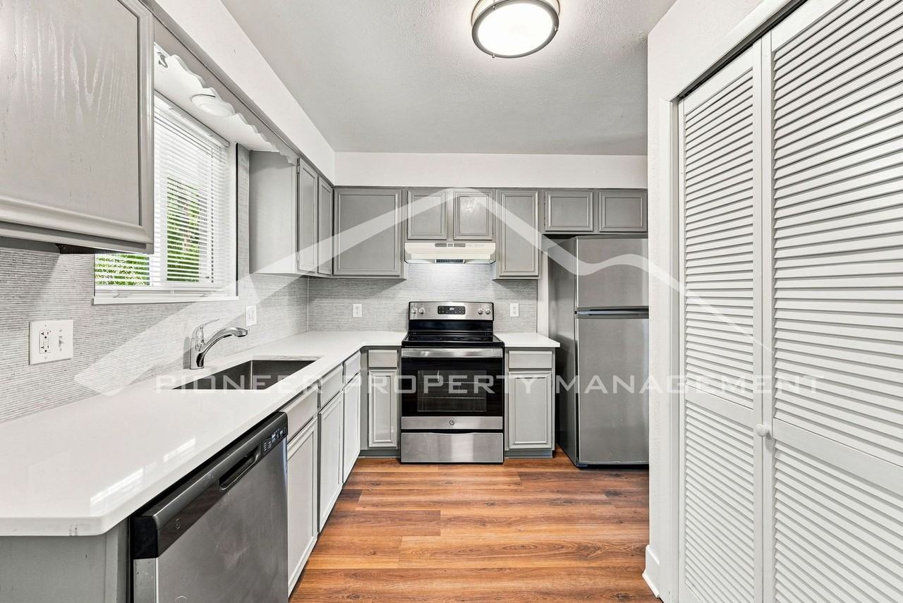 179 Eaton Ct - Photo 6 of 16