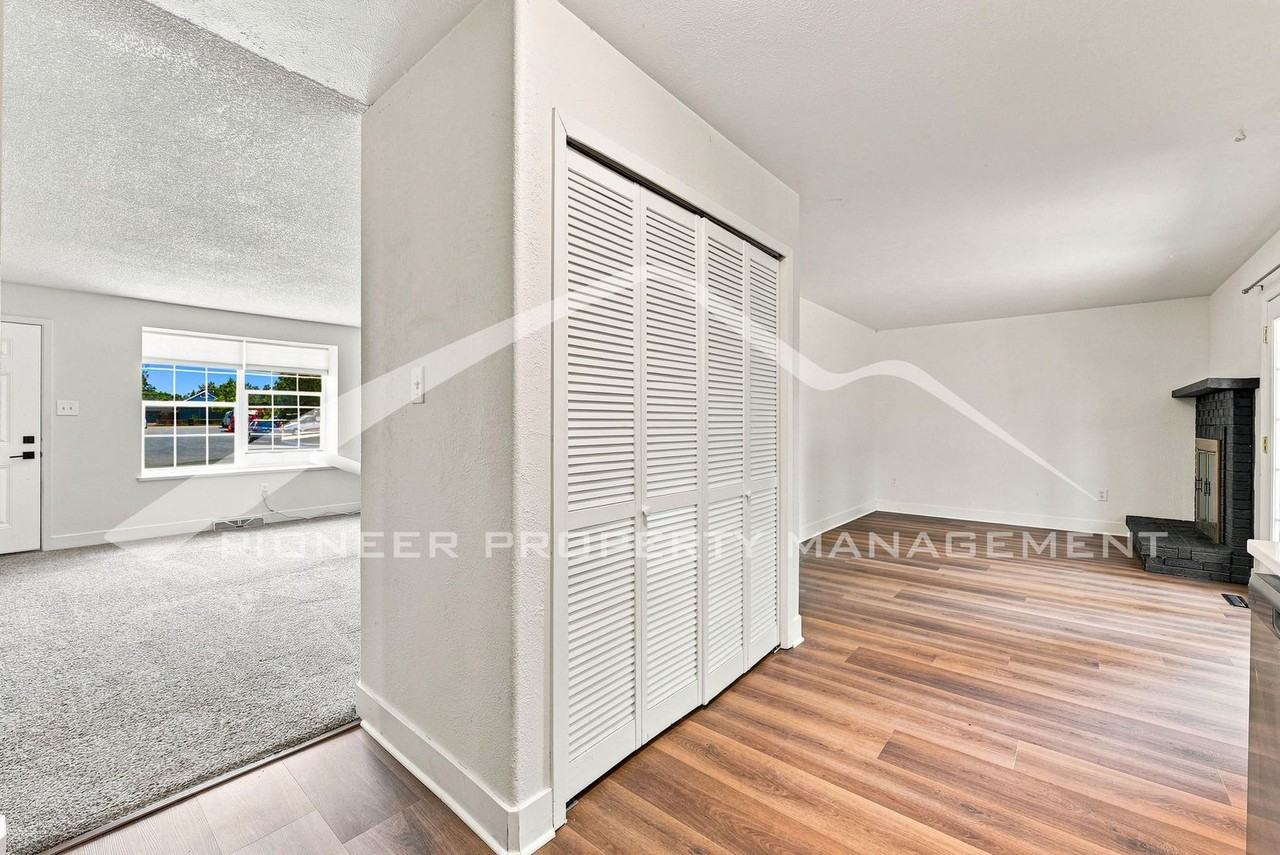 179 Eaton Ct - Photo 7 of 16