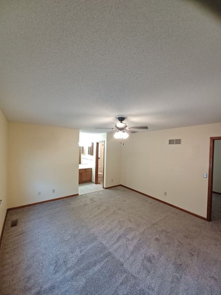 6308 Sw 27th St - Photo 5 of 26