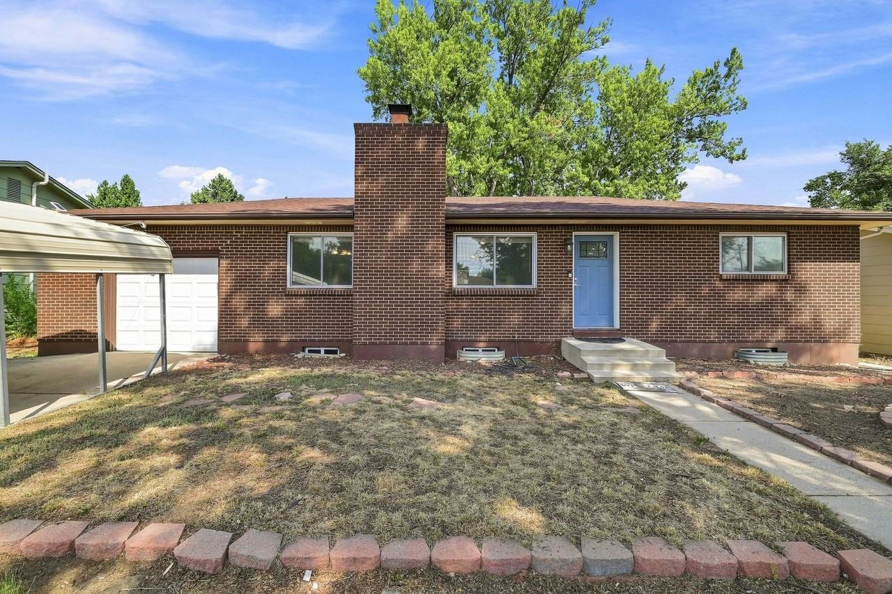 1119 Fosdick Dr - Photo 2 of 30