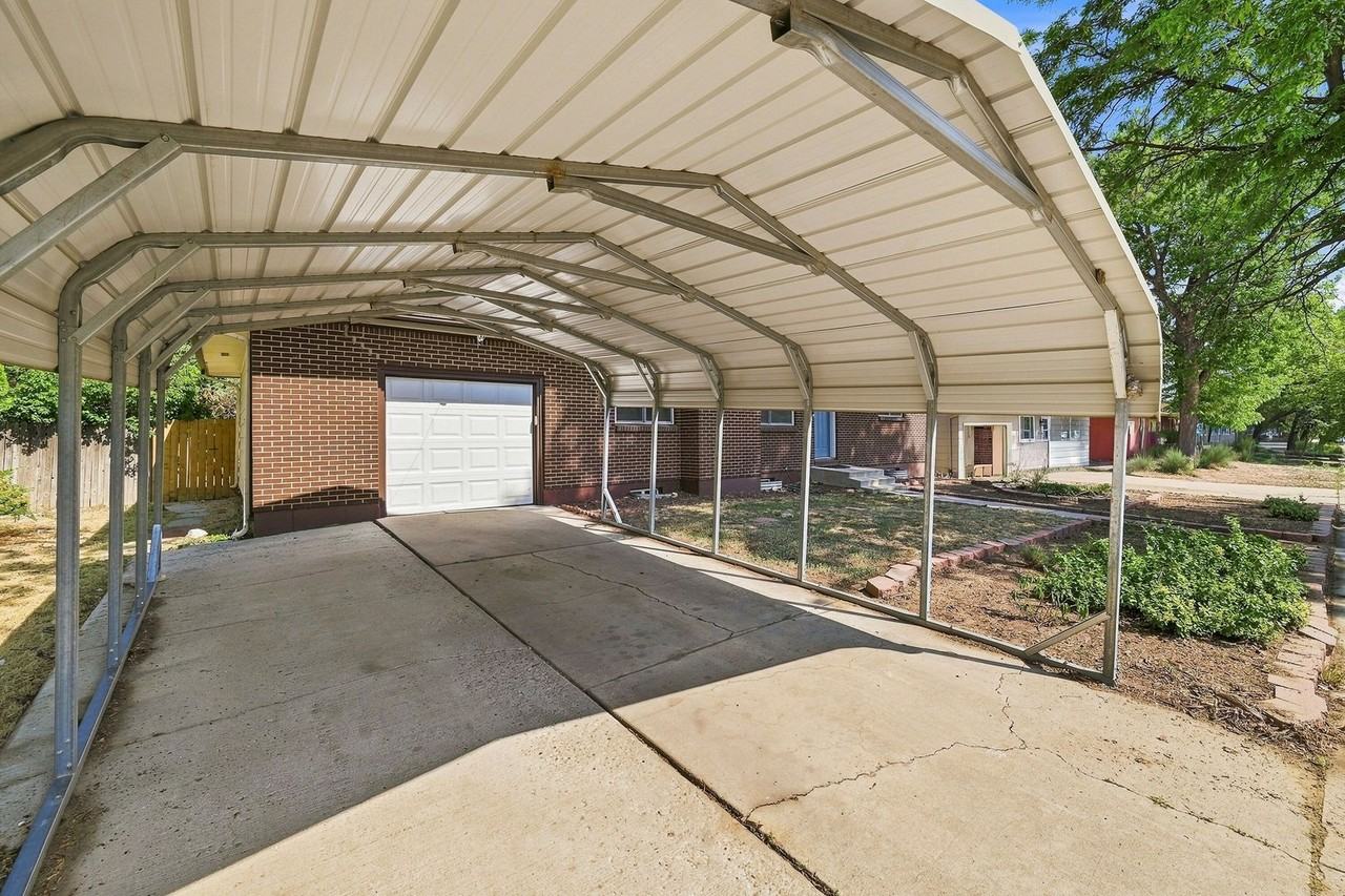 1119 Fosdick Dr - Photo 3 of 30