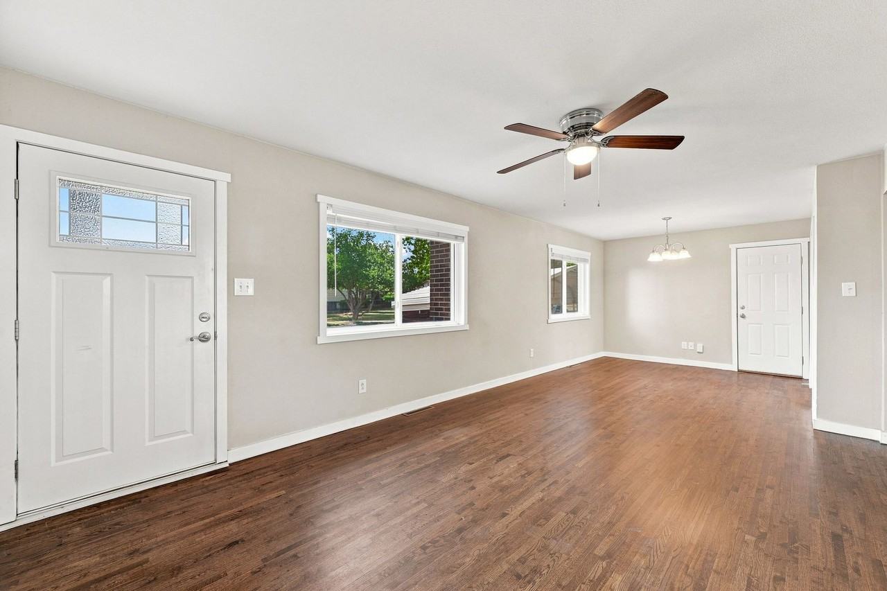 1119 Fosdick Dr - Photo 4 of 30