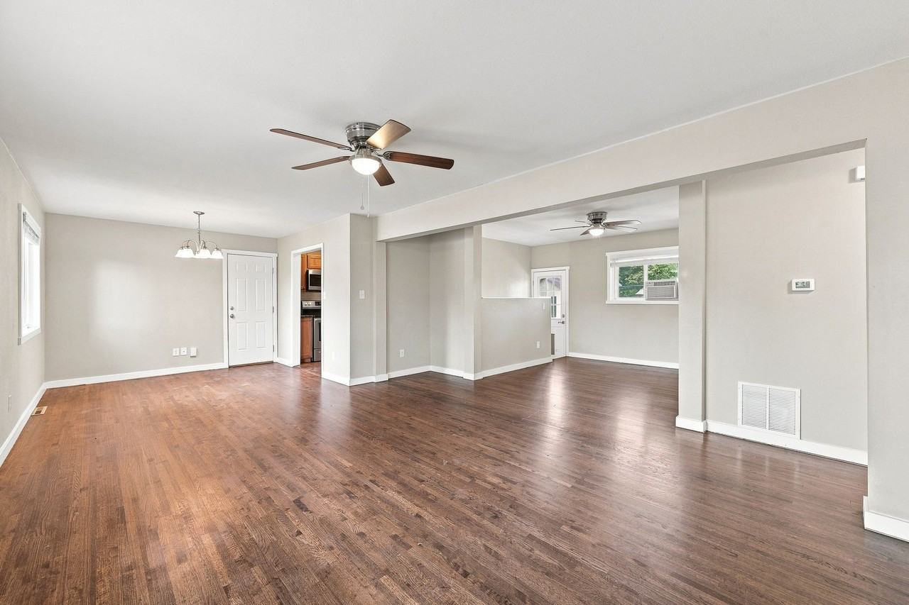 1119 Fosdick Dr - Photo 5 of 30