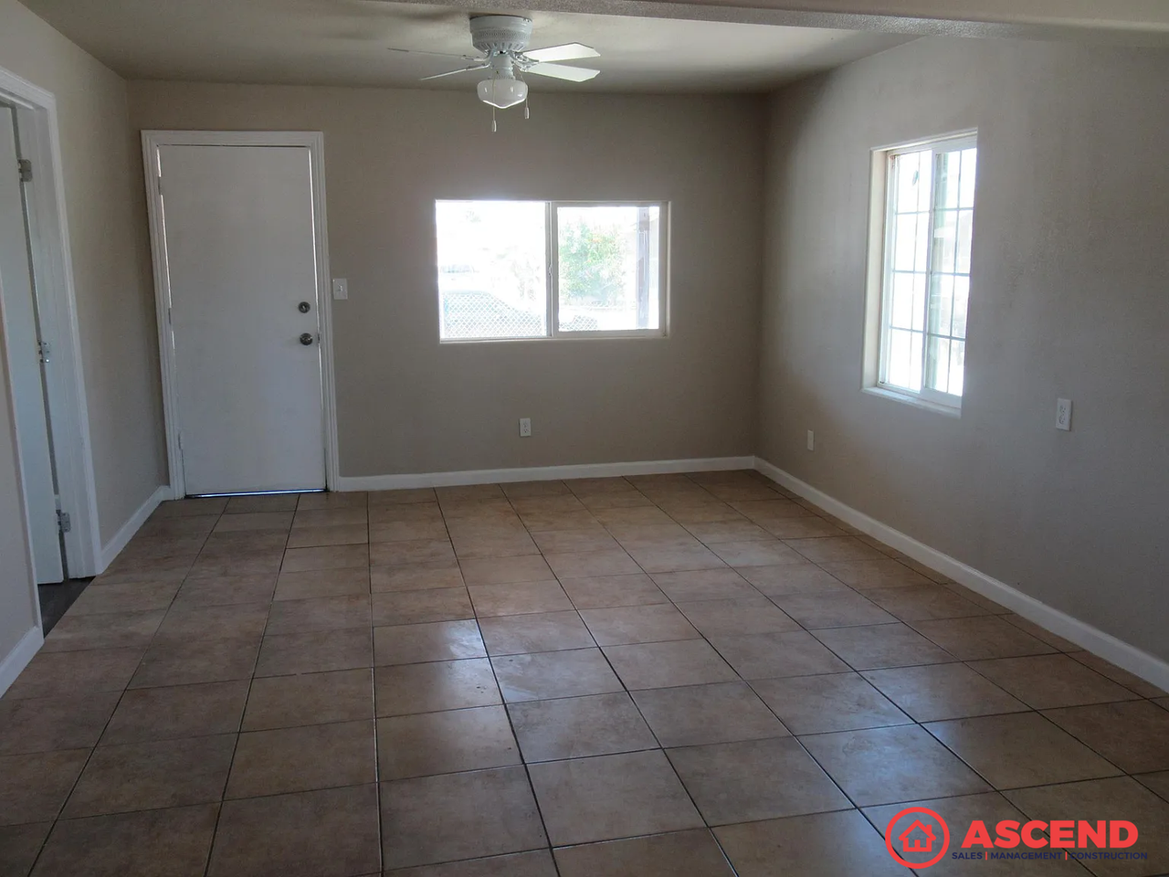 2329 Nelson St - Photo 2 of 5