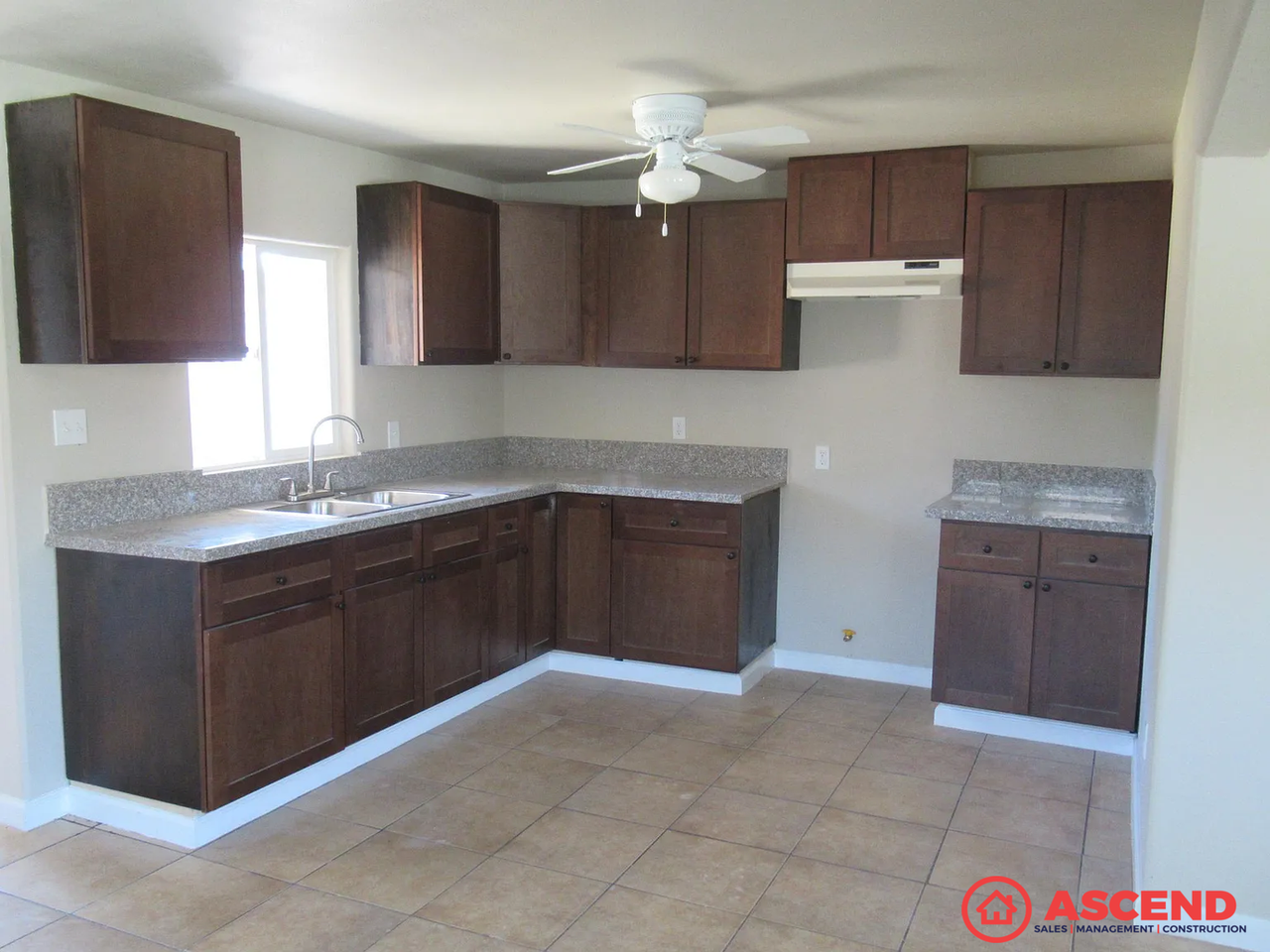2329 Nelson St - Photo 3 of 5