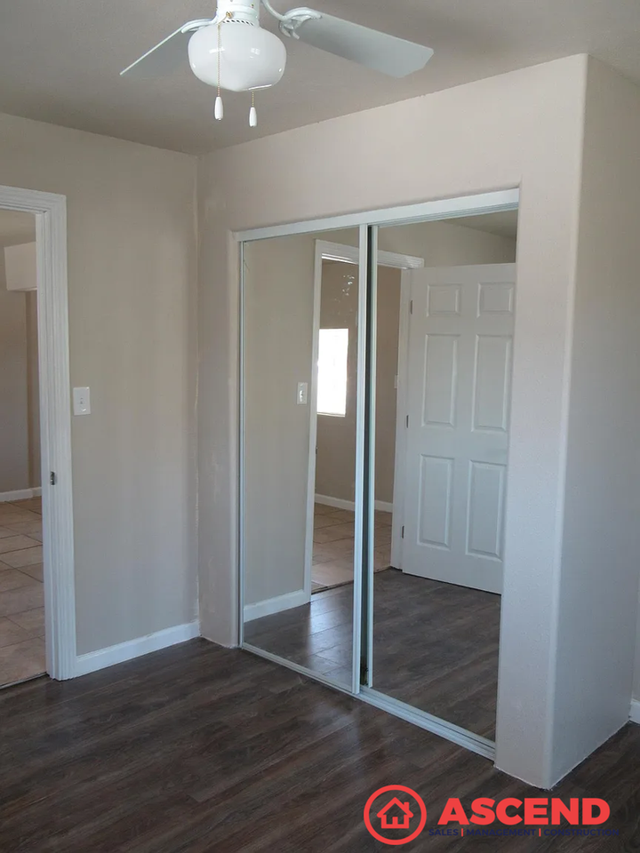 2329 Nelson St - Photo 4 of 5
