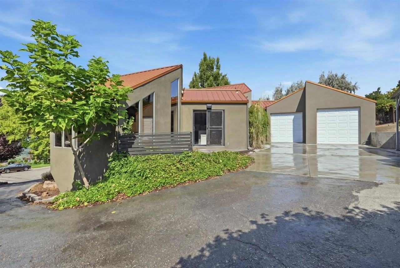 2944 E Starview Dr - Photo 3 of 40