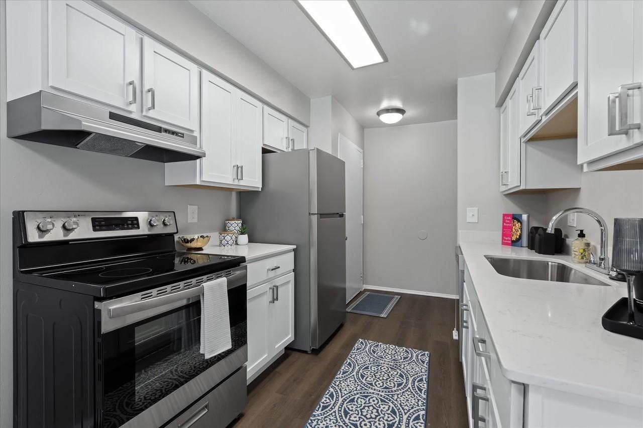 Newport Woods Apartments - Photo 4 of 31