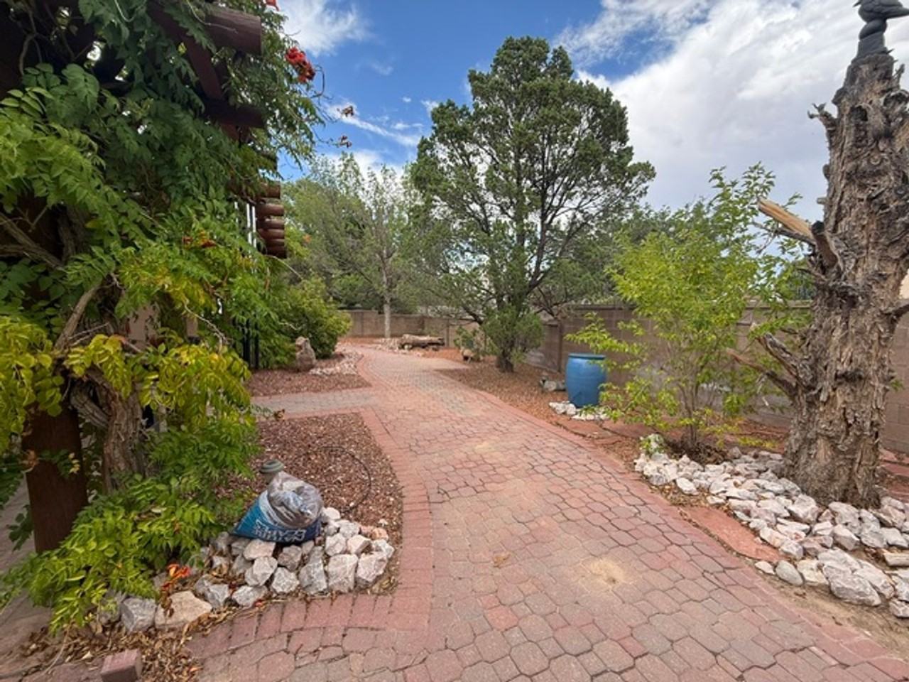 6105 Carousal Ave Nw - Photo 3 of 23