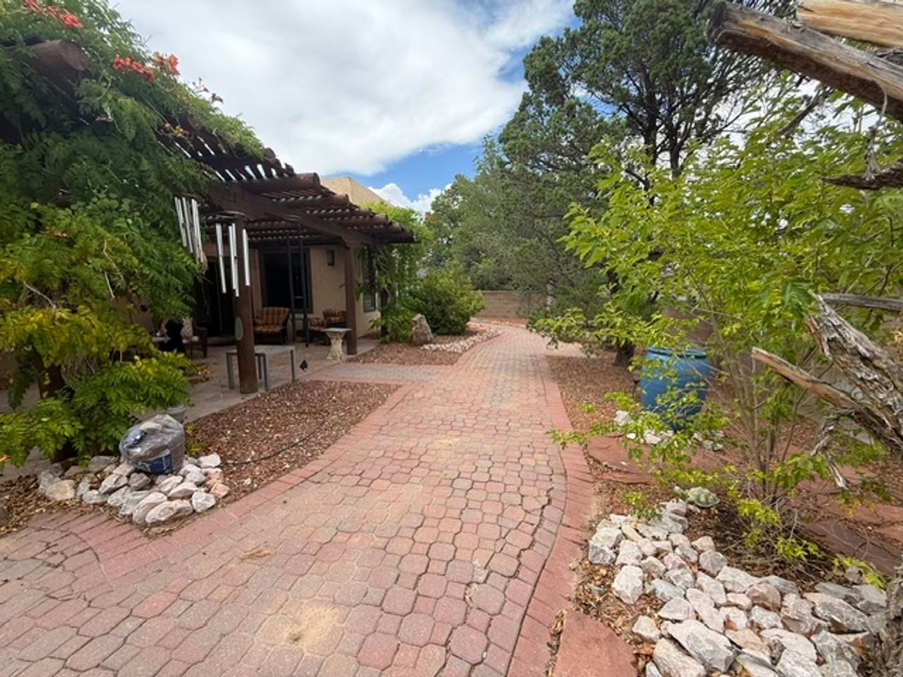 6105 Carousal Ave Nw - Photo 4 of 23