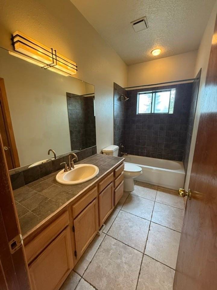 6105 Carousal Ave Nw - Photo 6 of 23